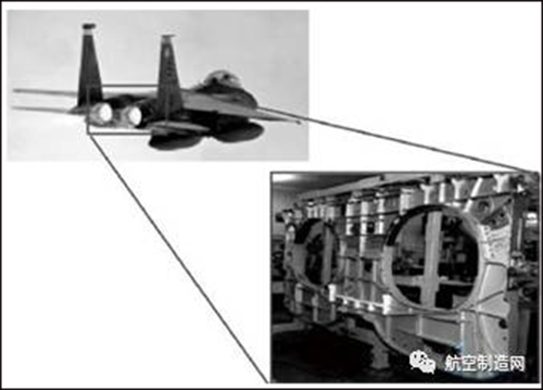 激光近形制造技术制造的战机外挂架舱壁.jpg